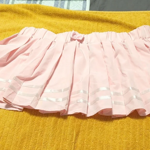 Mini skirts - Picture 2 of 4